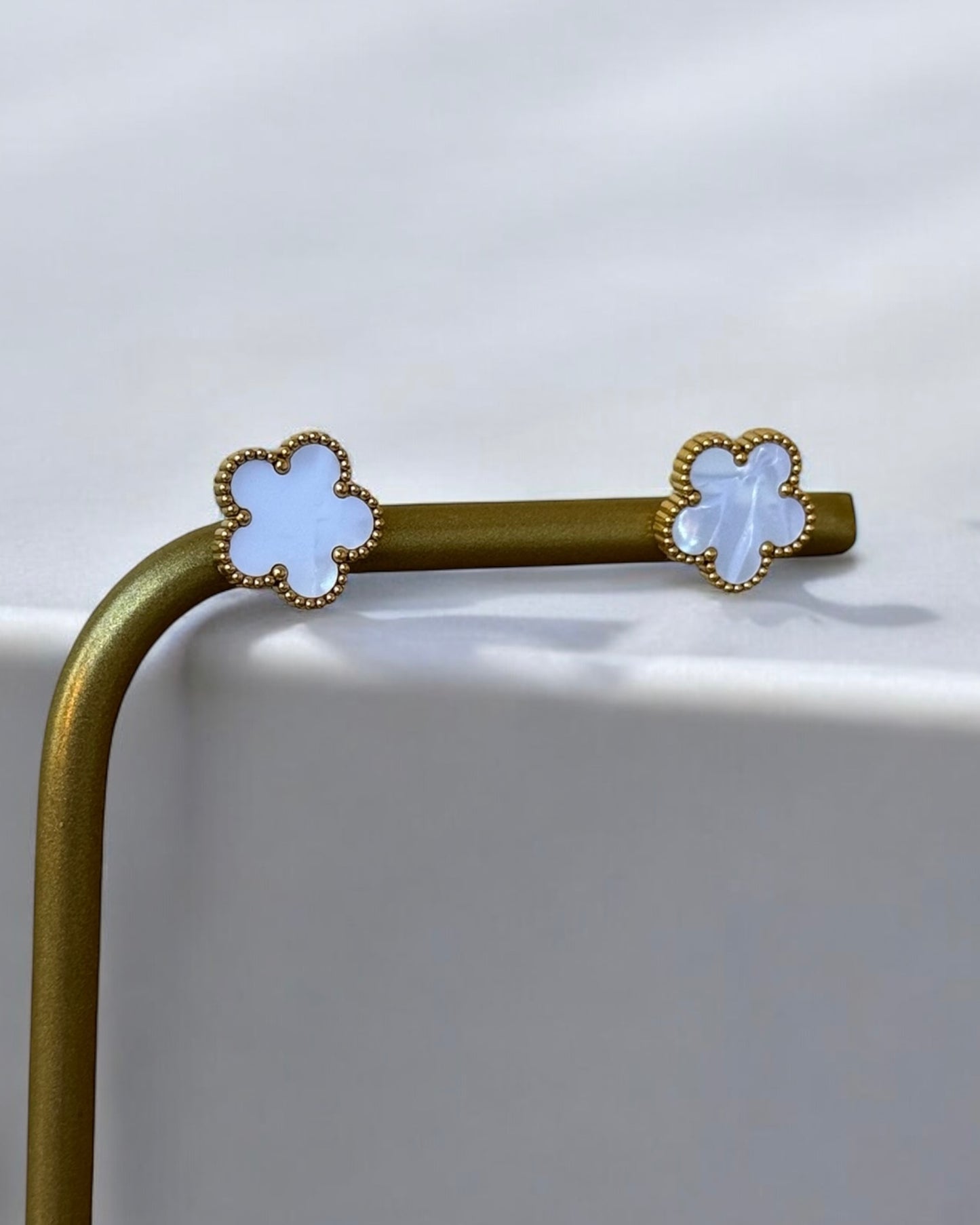 BOUCLES D’OREILLES NACRE